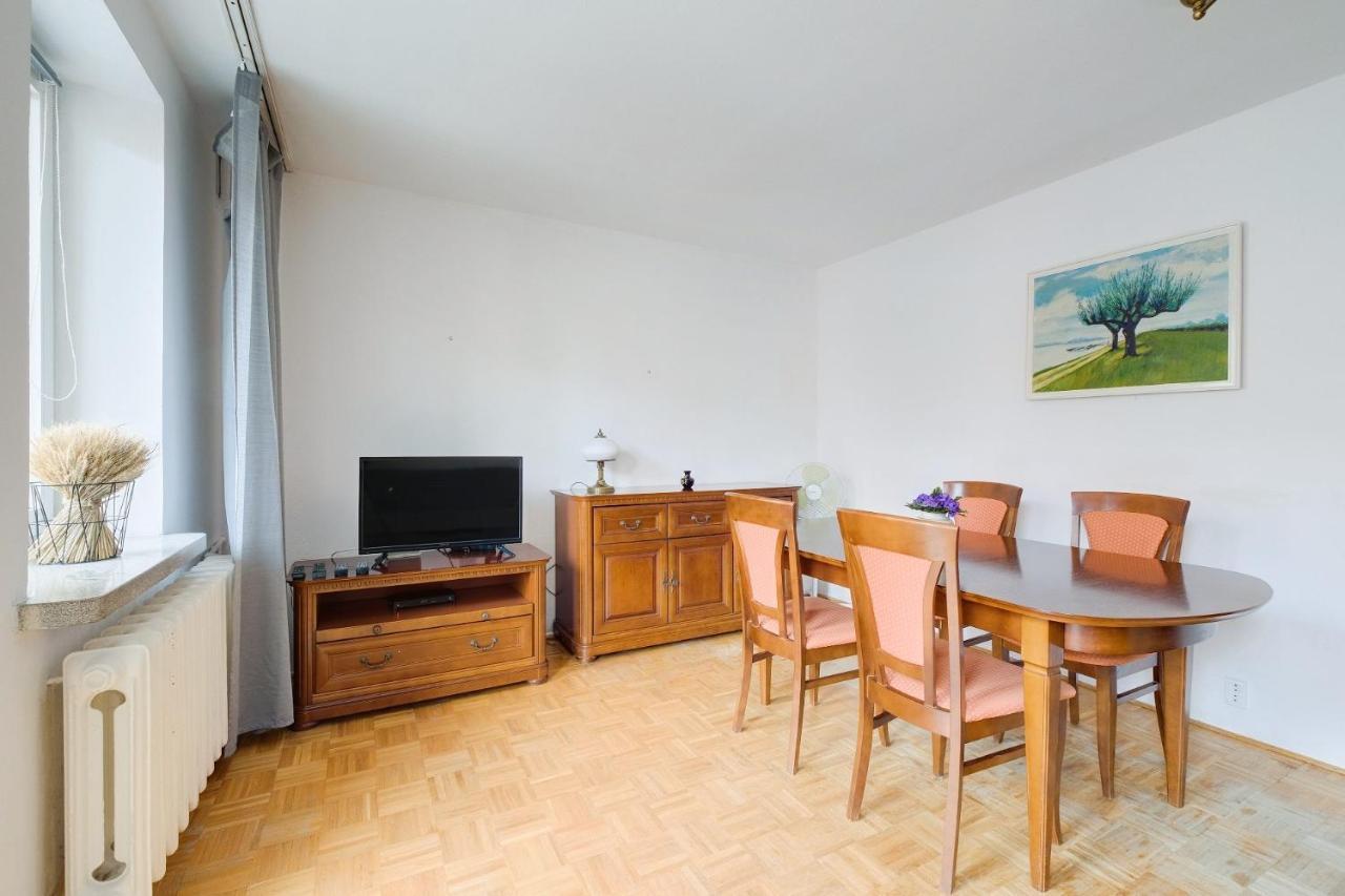 2 Bedroom Apartment In Green Location Varsó Kültér fotó