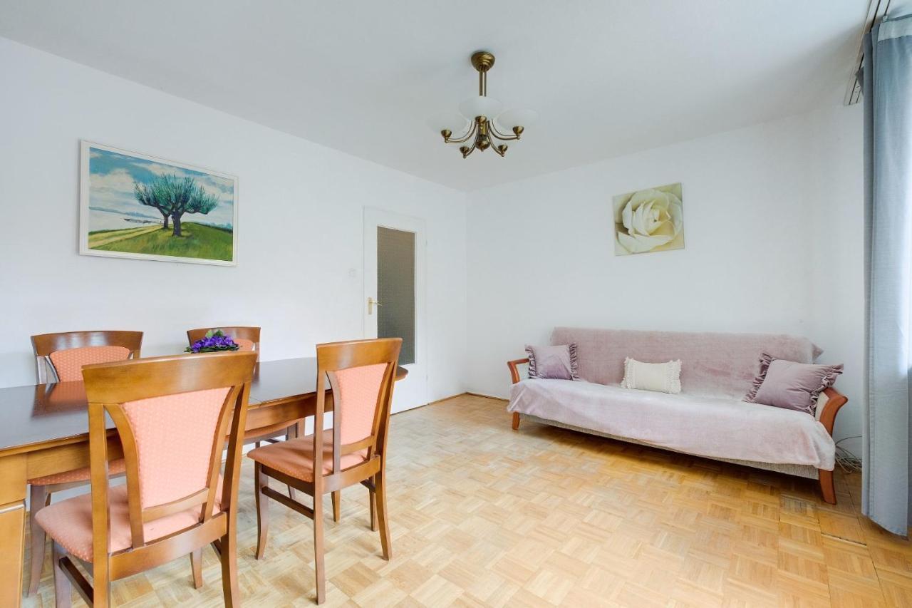 2 Bedroom Apartment In Green Location Varsó Kültér fotó