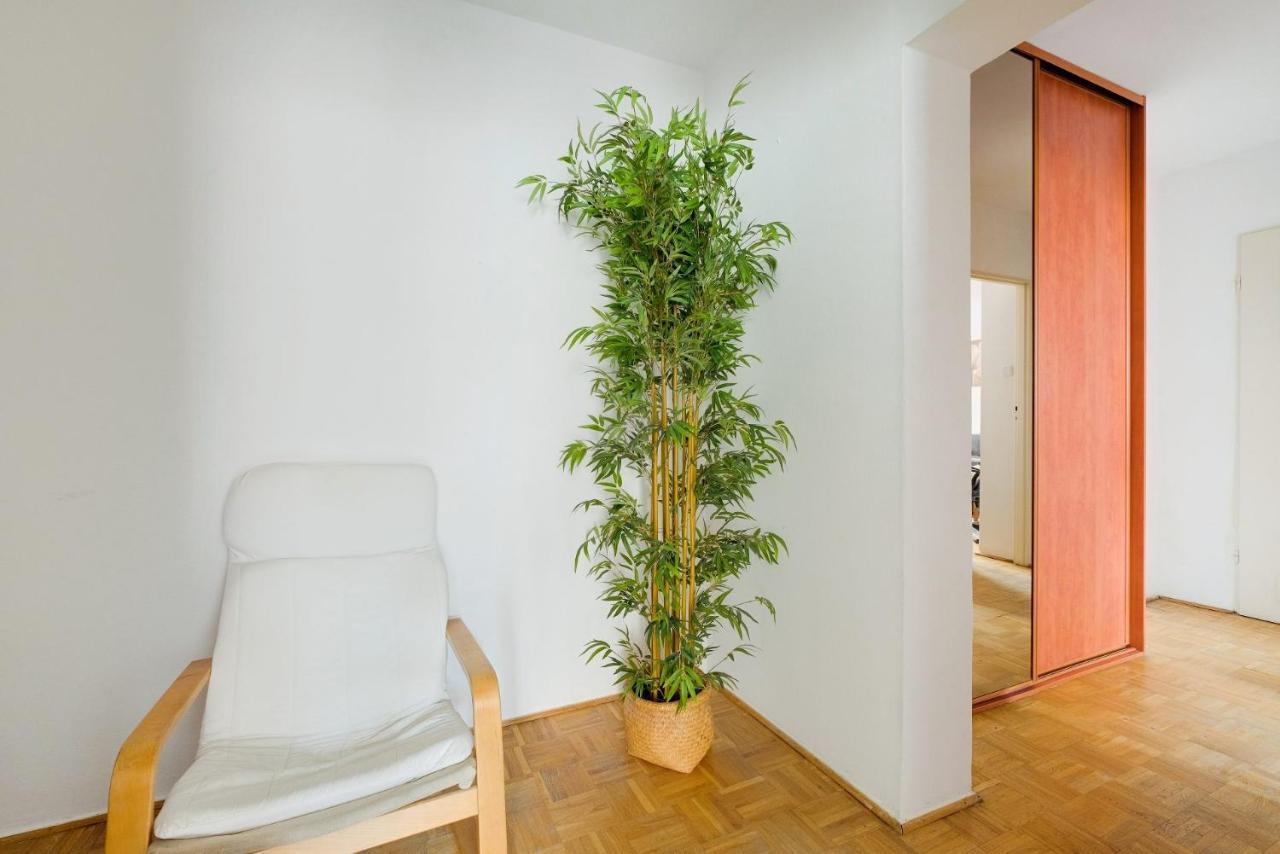 2 Bedroom Apartment In Green Location Varsó Kültér fotó