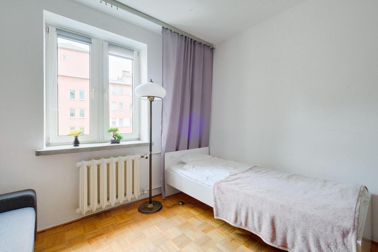 2 Bedroom Apartment In Green Location Varsó Kültér fotó