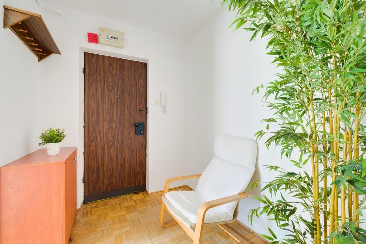 2 Bedroom Apartment In Green Location Varsó Kültér fotó